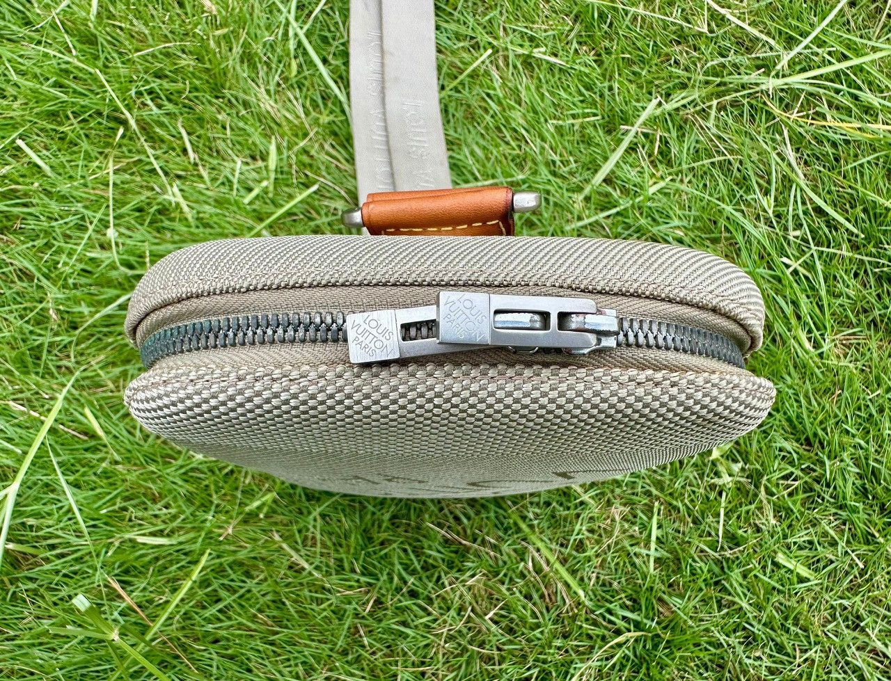Louis Vuitton Authentic Louis Vuitton Damier Geant Mage Bum/Belt Bag Size ONE SIZE - 4 Thumbnail