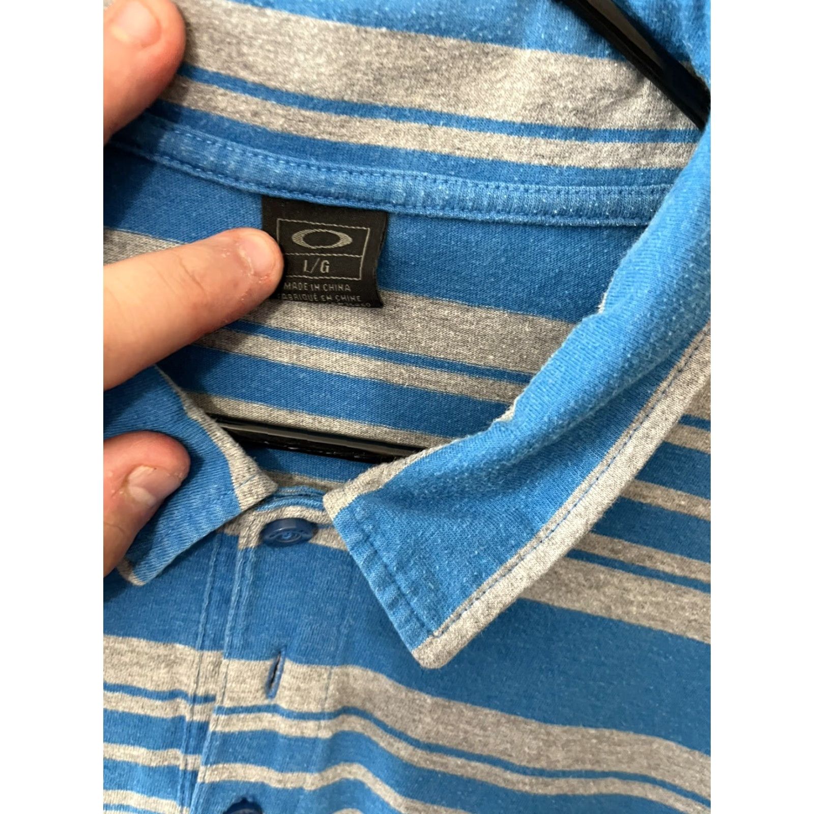 Oakley OAKLEY SHORT SLEEVE BLUE/GRAY STRIPED POLO SHIRT MENS LARGE EXCELLENT CONDITION Size US L / EU 52-54 / 3 - 3 Thumbnail
