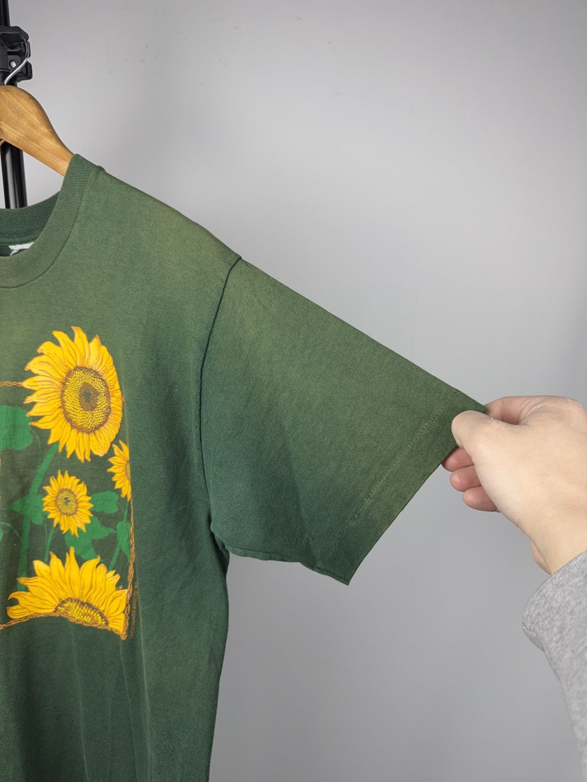 Vintage Vintage 90s Underwater Impressions Sunflower Graphic T-Shirt Size US M / EU 48-50 / 2 - 7 Thumbnail