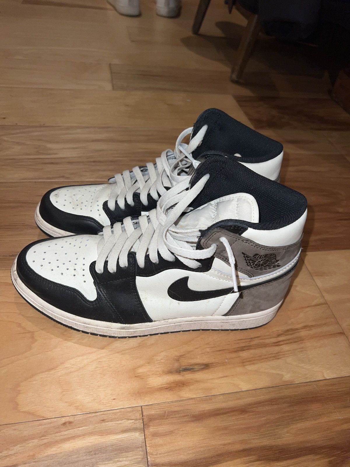 Nike Nike Air Jordan 1 Dark Mocha Size US 9 / EU 42 - 2 Thumbnail