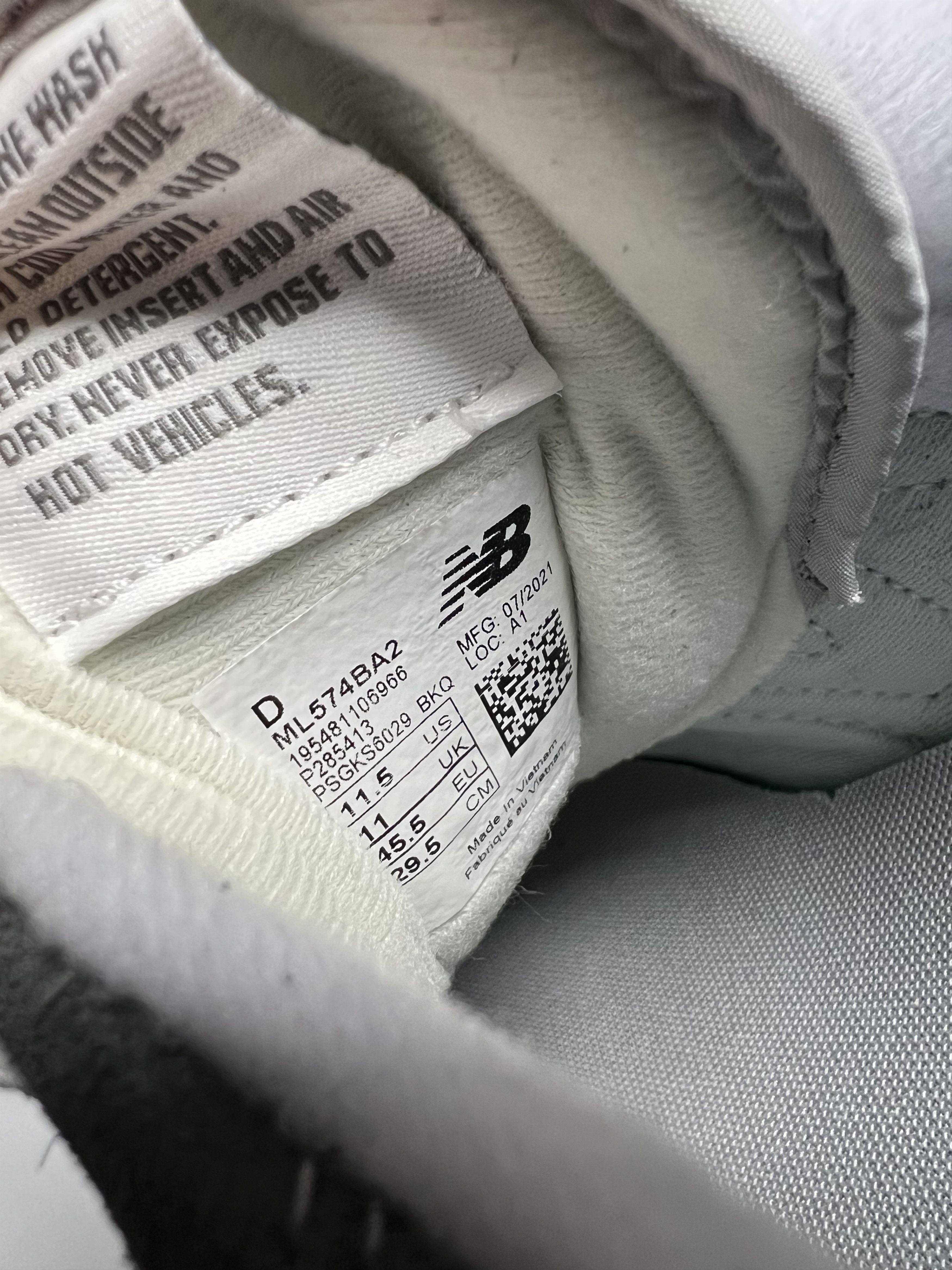 New Balance New Balance ML574BA2 History Size US 11.5 / EU 44-45 - 10 Thumbnail