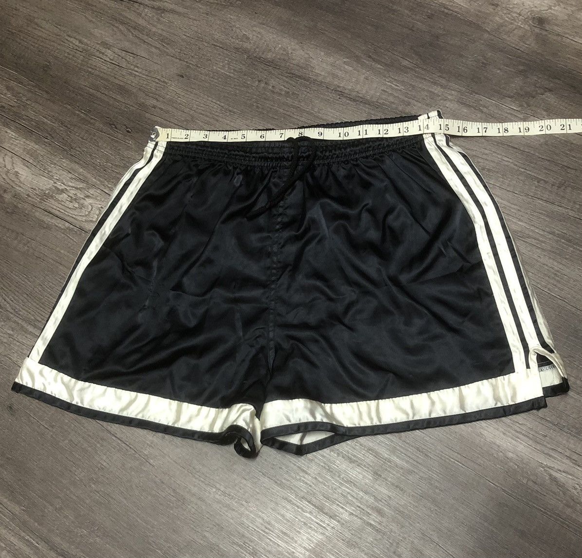 Adidas × Vintage Vintage Adidas Short Pant Sportswear Stretchable Waist Size US 34 / EU 50 - 7 Thumbnail