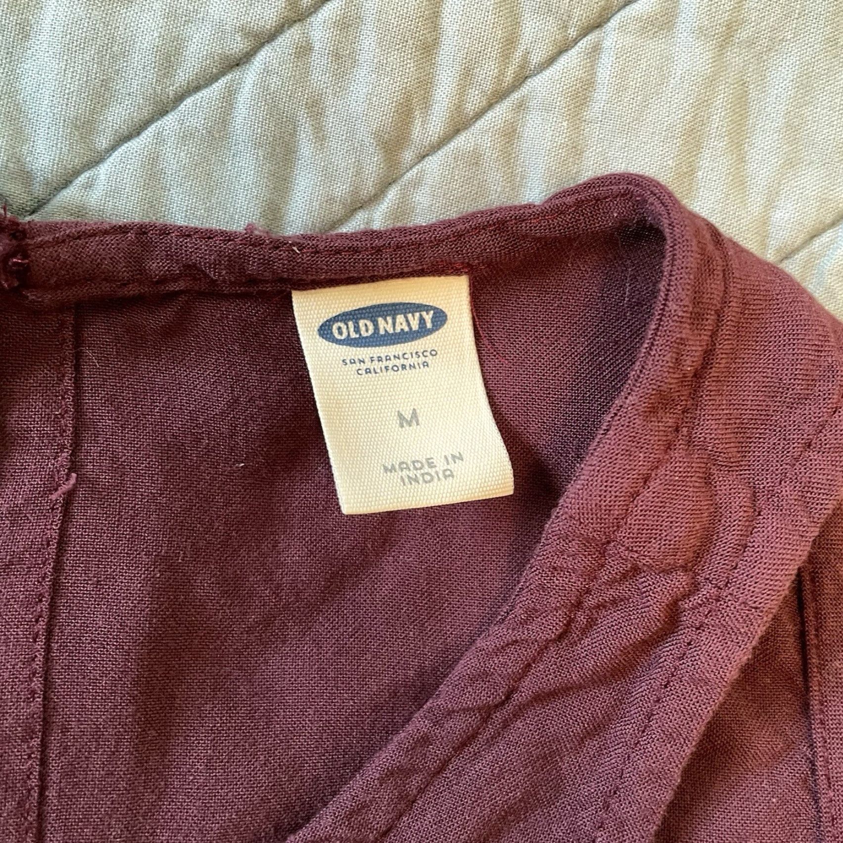 Old Navy Old Navy Top M Burgundy Wine Berry Scoop Neck Curve Hem Rayon Sleeveless Shirt Blouse Womens Regular Size M Size M / US 6-8 / IT 42-44 - 2 Thumbnail