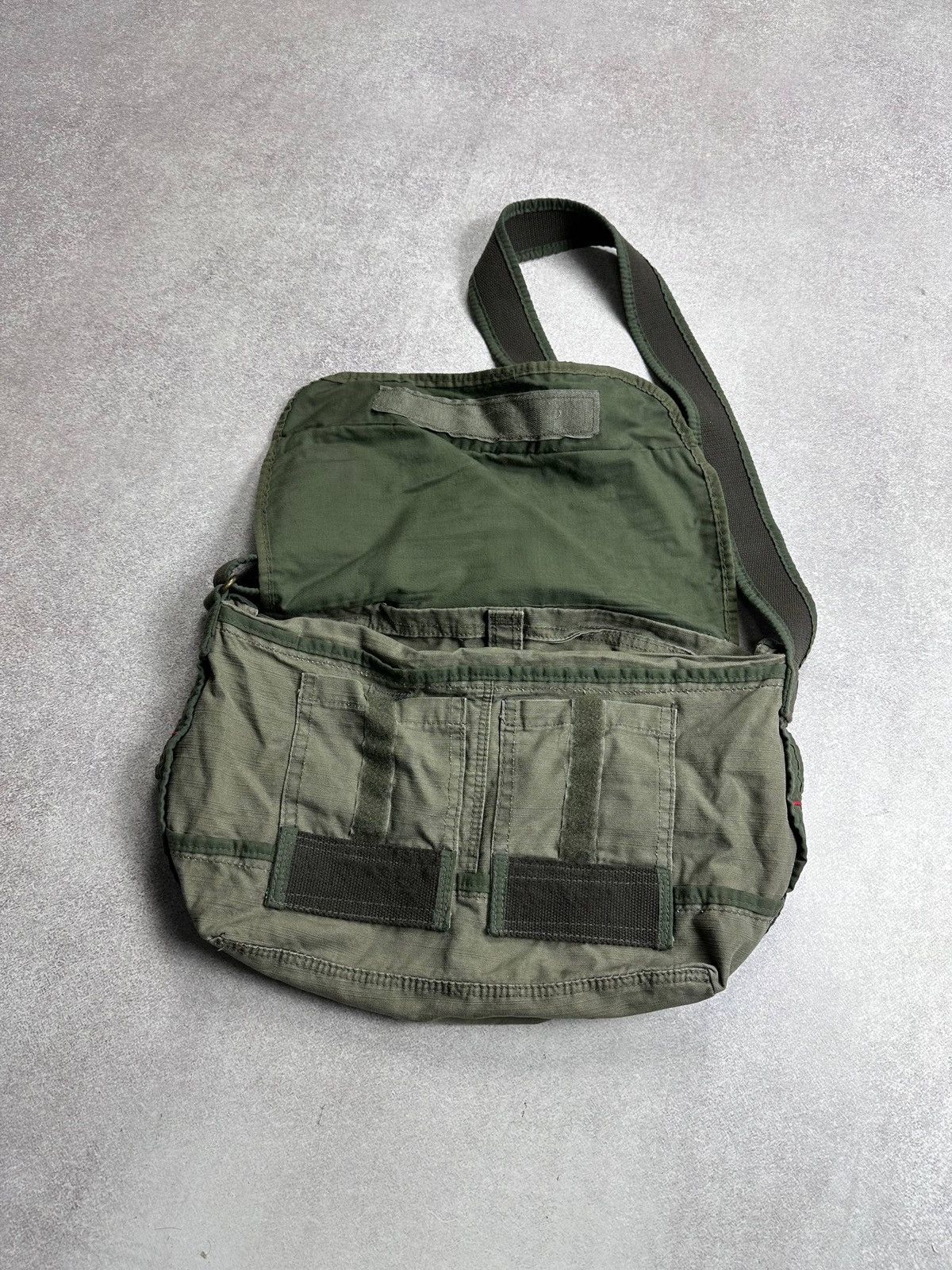 Tommy Hilfiger Vintage 90s Tommy Hilfiger Grunge Y2K Bag Rare Size ONE SIZE - 4 Thumbnail