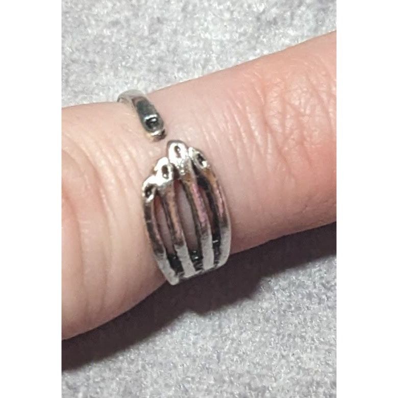 Other Gothic Skeleton Hand Silver Tone Fashion Ring Size 5 1/2 Size ONE SIZE - 12 Thumbnail