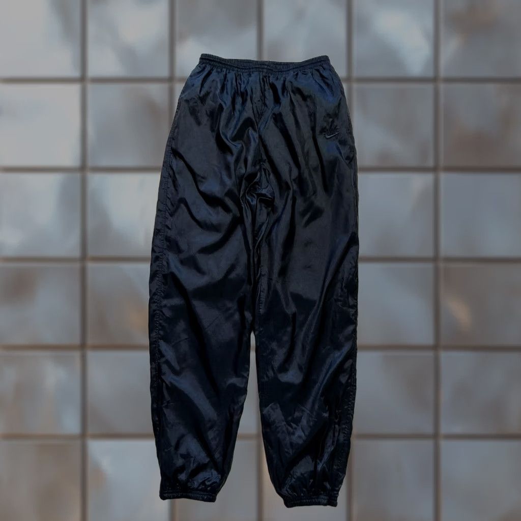 Nike VINTAGE Nike Windbreaker Nylon Track Pants Swoosh Navy Blue Lined 90s Mens L Size US 33 - 1 Thumbnail