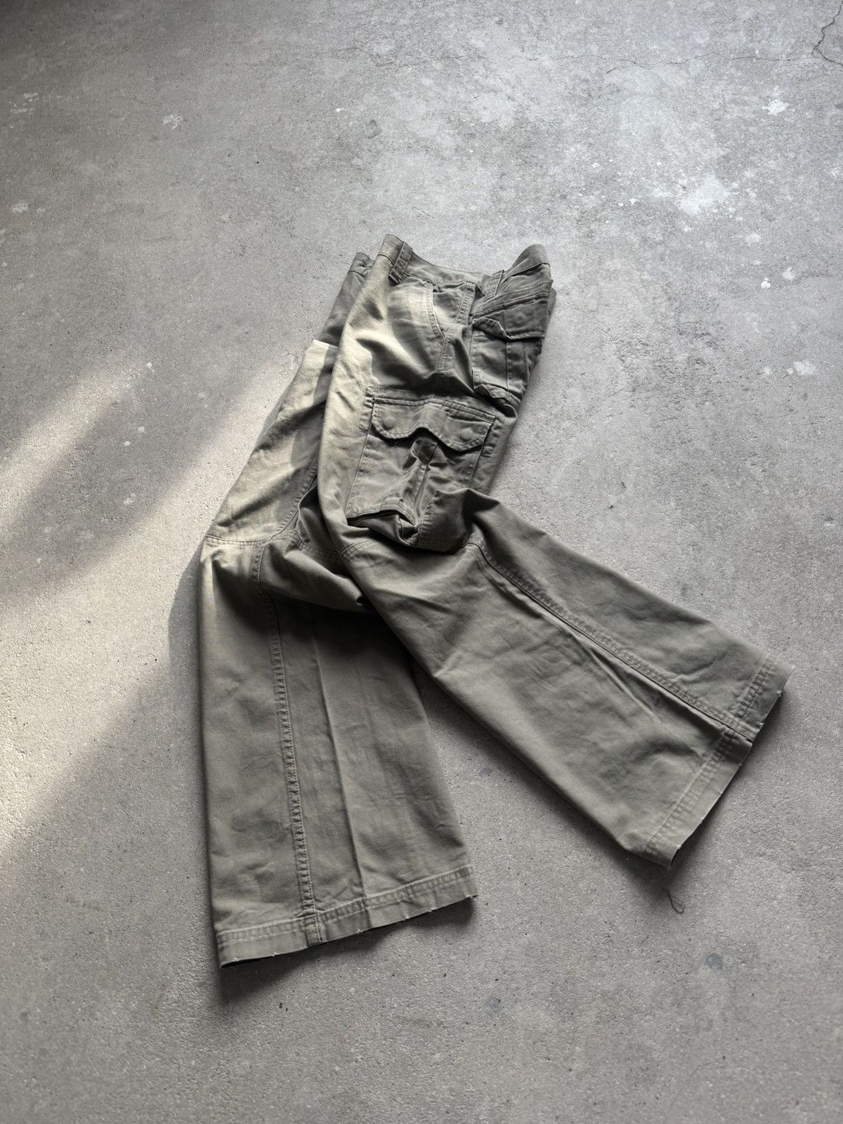Neighborhood Archival Neighbourhood Cargo Flared Jeans Size US 27 - 8 Thumbnail