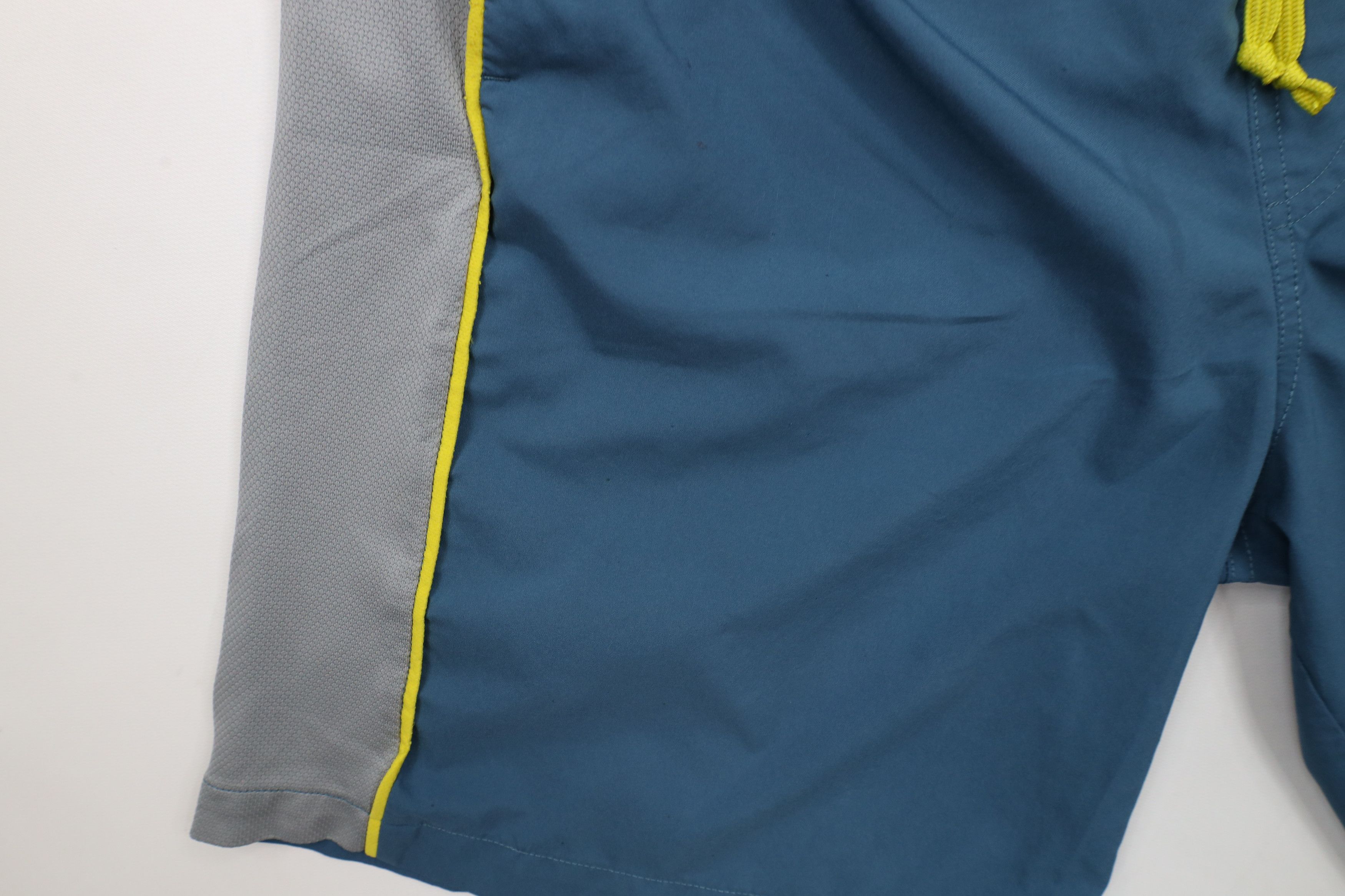 The North Face × Vintage Vintage Y2K The North Face Reflective Above Knee Shorts Size US 32 / EU 48 - 6 Thumbnail