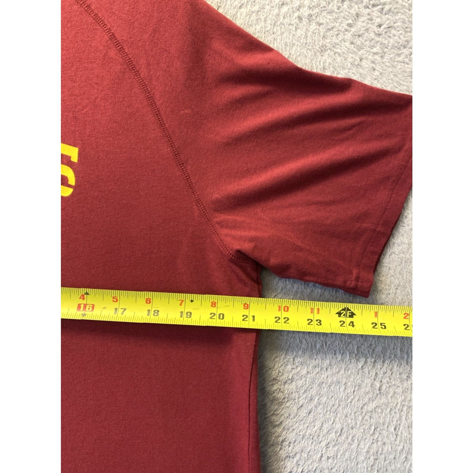 Under Armour VINTAGE? Under Armour Mavericks T Shirt M Mens Burgundy HeatGear Crew Neck Short Sleeve Maroon 14641 Men Size US M / EU 48-50 / 2 - 4 Thumbnail