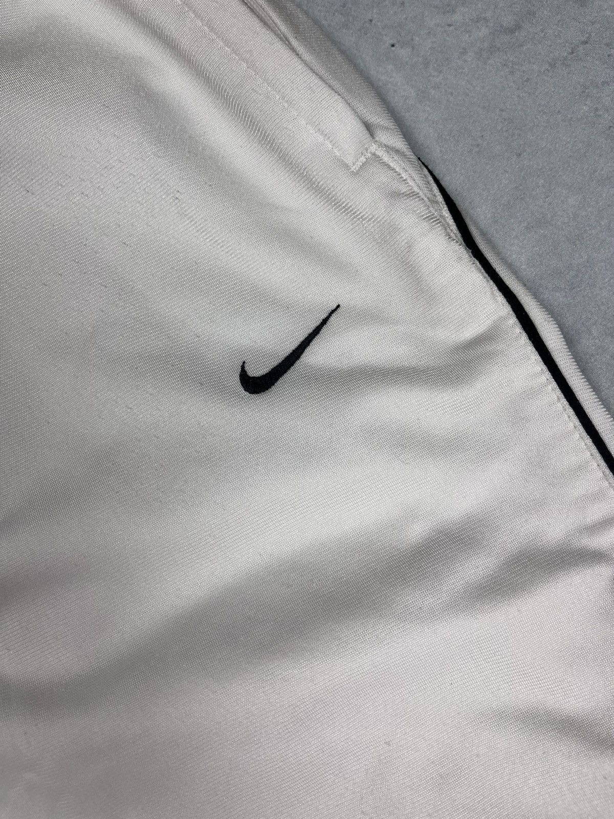 Nike Y2K NIKE VINTAGE STREETWEAR BAGGY TRACK PANTS Size US 36 / EU 52 - 3 Thumbnail