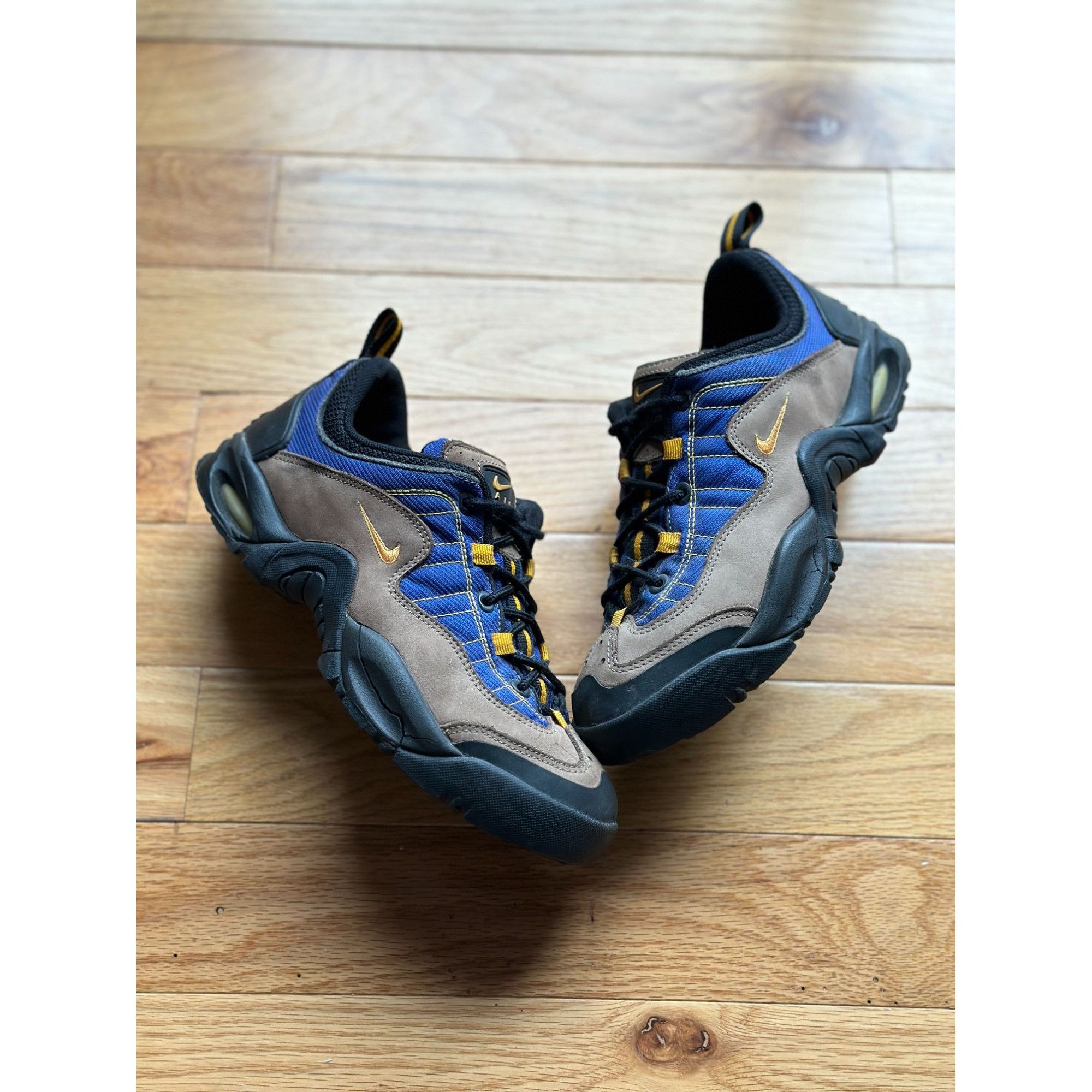 Nike ACG VINTAGE NIKE ACG LOW NAVY TAN LEATHER SHOES MENS SIZE 8.5 RA Size US 8.5 / EU 41-42 - 1 Thumbnail