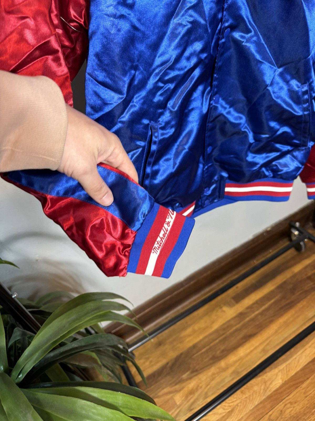 Mitchell & Ness Mitchell & Ness NBA Philadelphia 76ers Satin Bomber Jacket Size US L / EU 52-54 / 3 - 4 Thumbnail