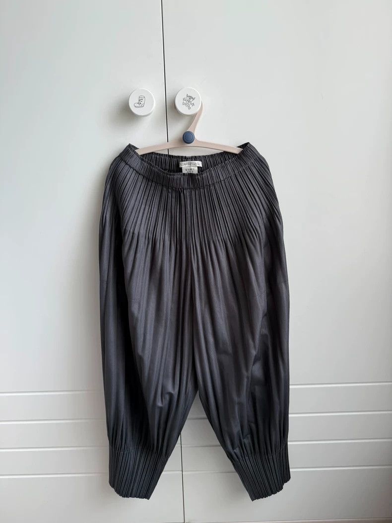 Issey Miyake Issey Miyake size:1 Dark grey puff series pleated casual p Size 22" - 1 Thumbnail