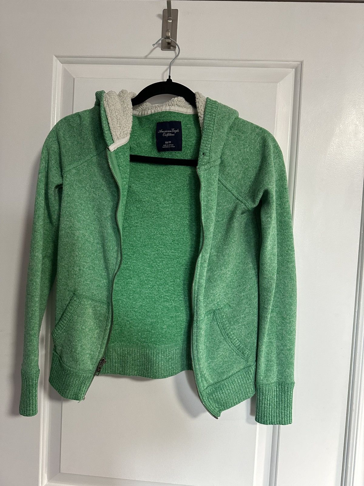 American Eagle Outfitters American Eagle Sweater Size S / US 4 / IT 40 - 1 Thumbnail