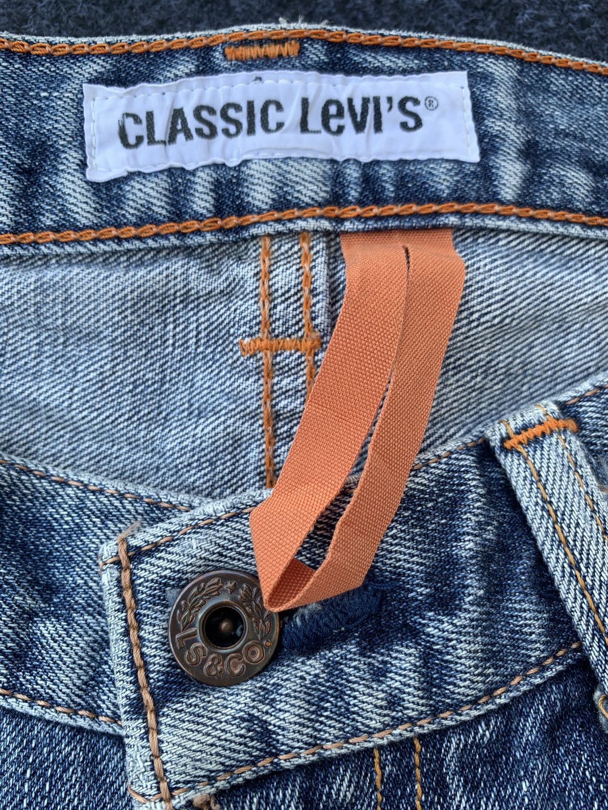 Levi's Distressed Levi's 502 classic faded. (26) Size US 31 - 10 Thumbnail