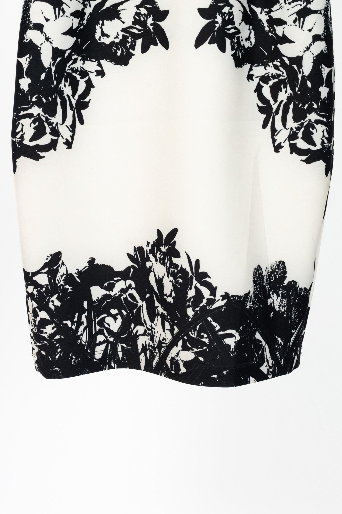 Yigal Azrouel Yigal Azrouel Jet Multi Floral Print Scuba Sheath Dress Size S / US 4 / IT 40 - 6 Thumbnail