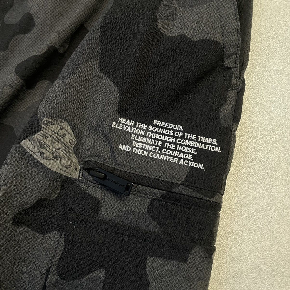 GU × Undercover GU X UNDERCOVER CAMMO UFO BALLON PANTS Size US 33 - 3 Thumbnail