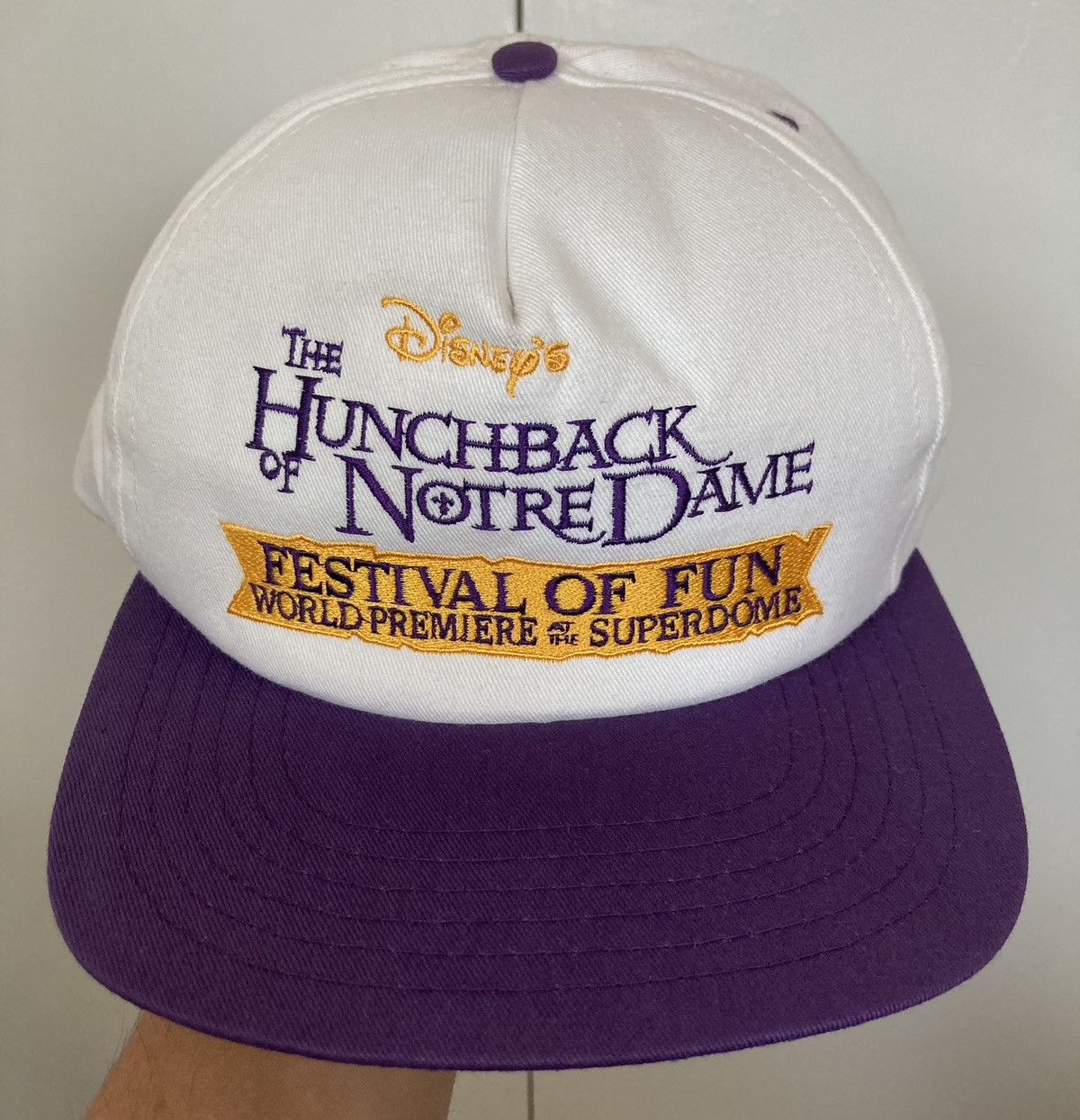 Disney × Vintage HUNCHBACK OF NOTRE DAME FESTIVAL OF FUN 1996 CAP HAT DISNEY Size ONE SIZE - 1 Thumbnail