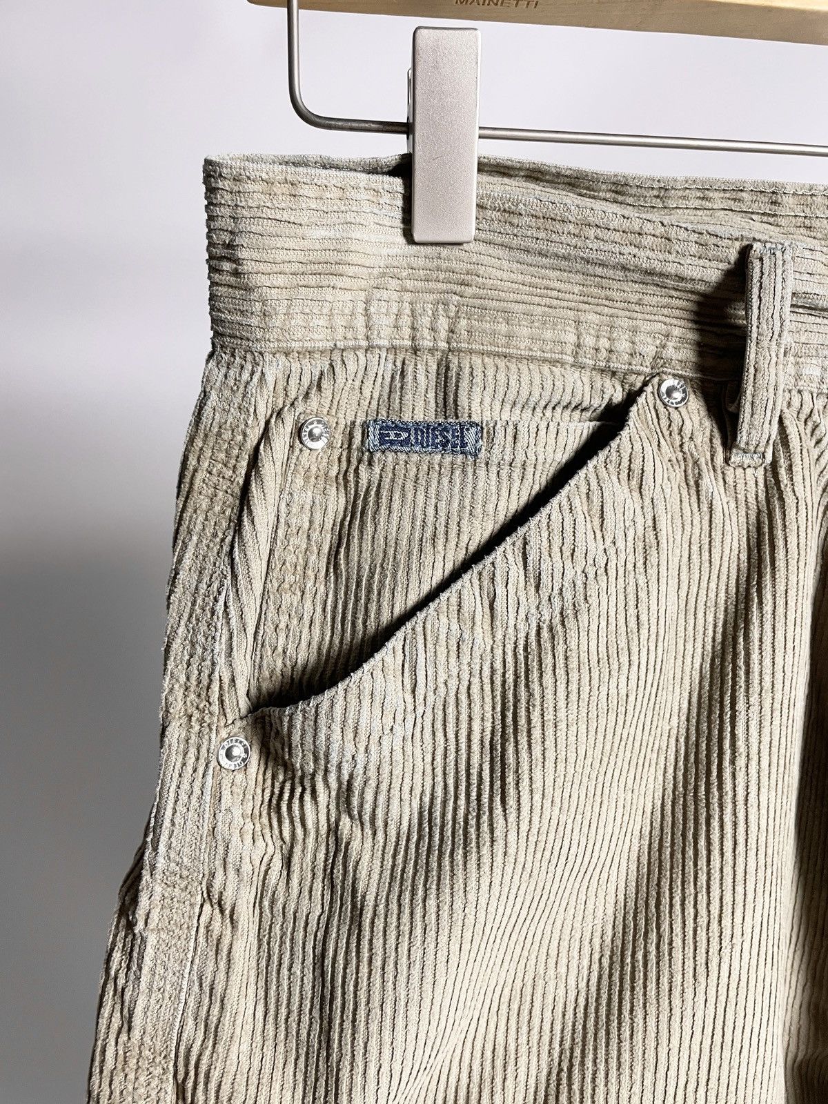 Diesel × Diesel Black Gold × Vintage VINTAGE 👁️ Diesel Velvet double knee carpenter Beige Shorts Size US 29 - 8 Thumbnail