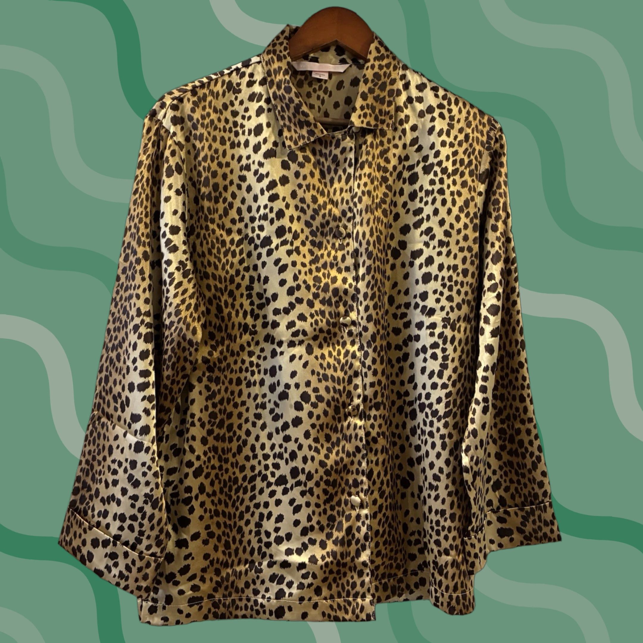 Victoria's Secret Victoria's Secret Pajamas Leopard Cheetah Top Shorts Set Women’s S Multicolor Animal Print Pajama Set PJs Size S / US 4 / IT 40 - 1 Thumbnail