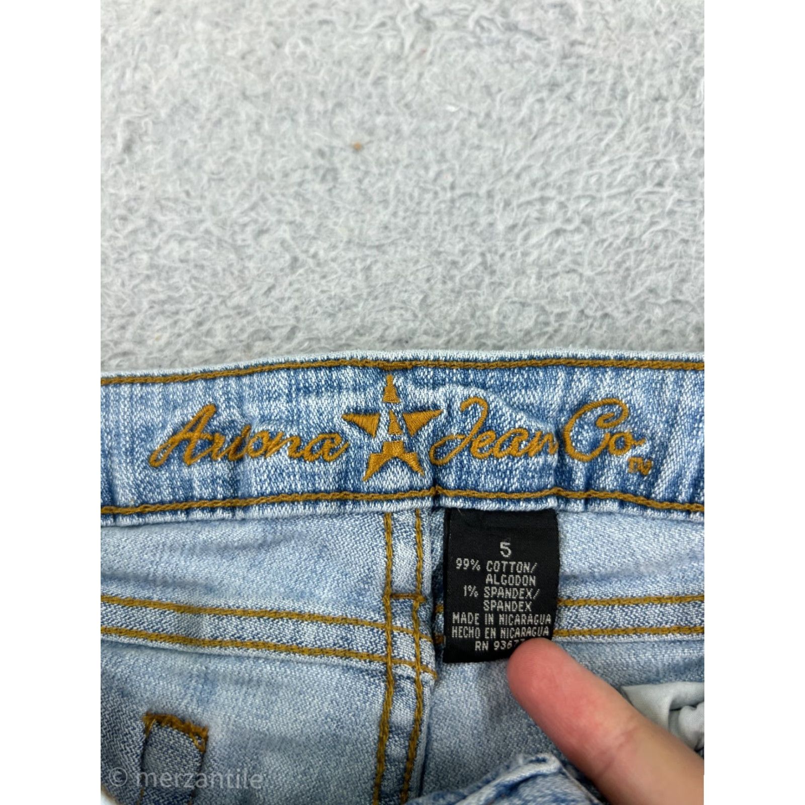 Vintage Arizona Jeans Pants Womens 5 Blue Denim Capri Cotton Blend Stretch Light Wash Pockets Regular Logo Embroidered Front Flat Front kick off Size 27" / US 4 / IT 40 - 3 Thumbnail