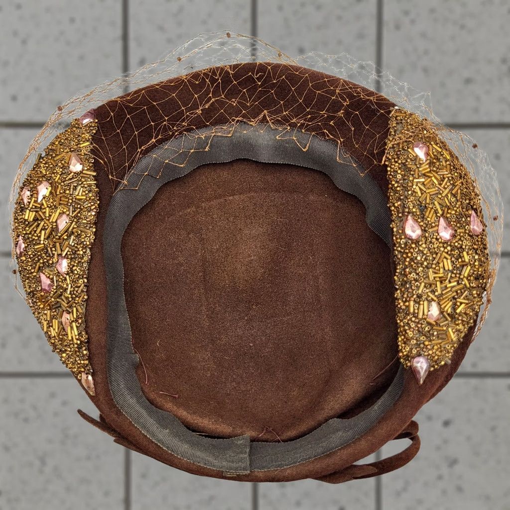 FELT VINTAGE Ladies Brown Beaded Felt Velour Hat With Netting Bow, 1950s, Original, Unbranded, Womens Size ONE SIZE - 1 Thumbnail