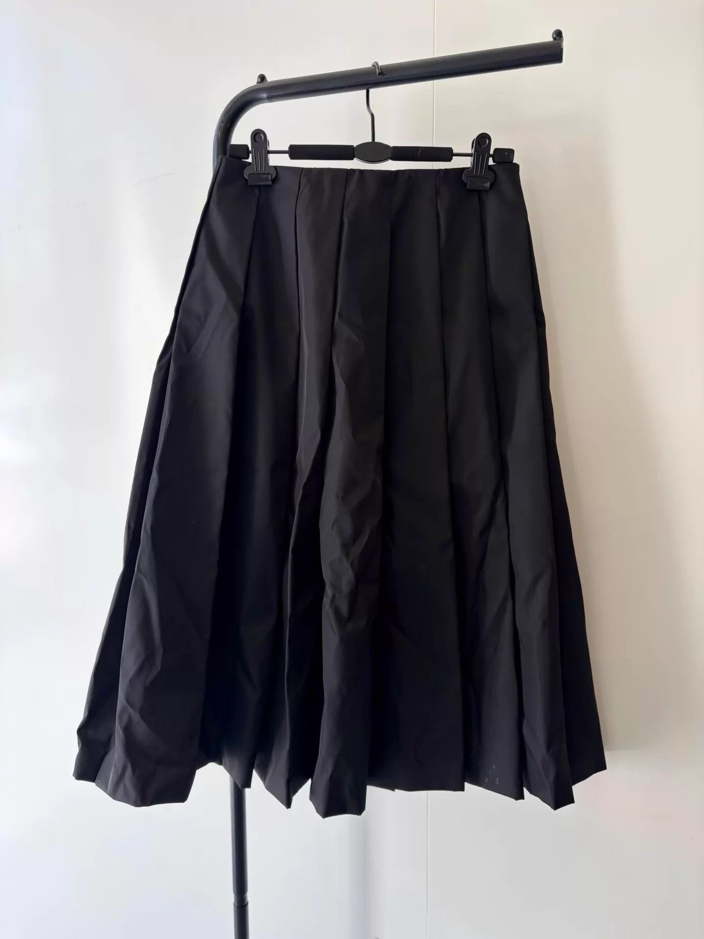 Prada Prada Bestseller Black Nylon Pleated Skirt IT38 Deadstock Size 26" / US 2 / IT 38 - 3 Thumbnail