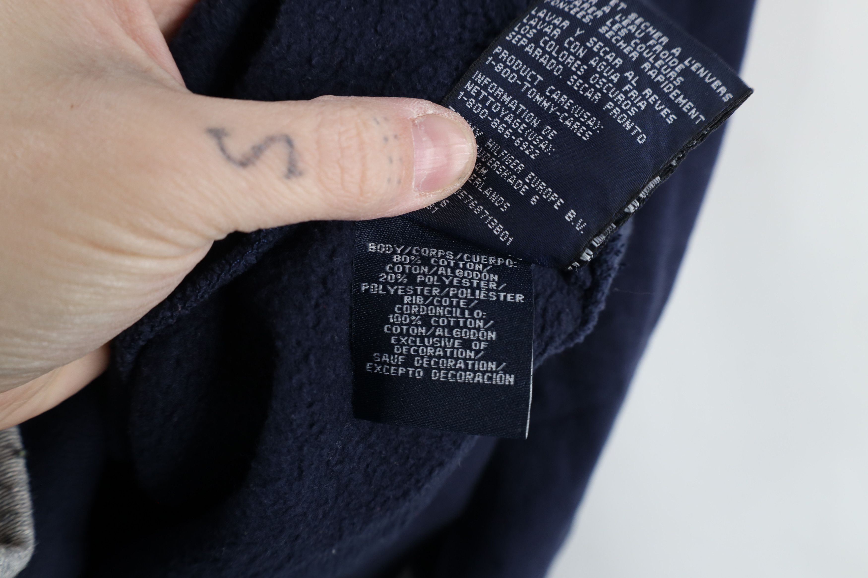 Tommy Hilfiger × Vintage Vintage Tommy Hilfiger Spell Crewneck Sweatshirt Navy Blue Size US L / EU 52-54 / 3 - 8 Thumbnail