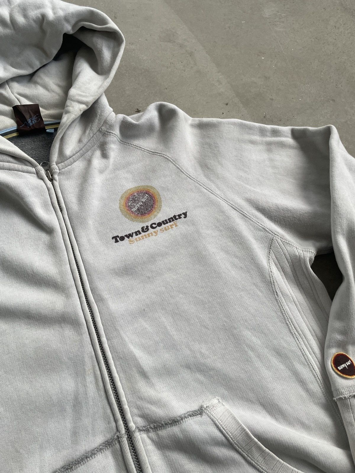 Vintage VINTAGE TOWN & COUNTRY SUNNY SURF ZIPPED HOODIE Size US L / EU 52-54 / 3 - 4 Thumbnail