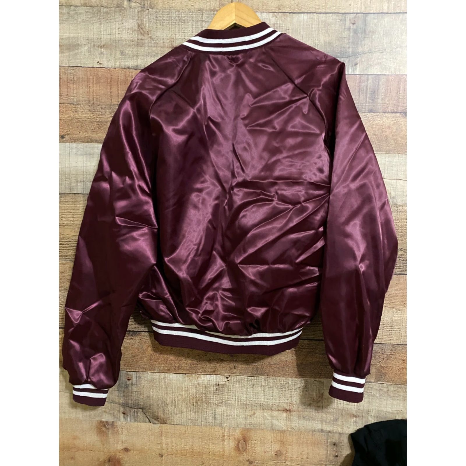 Vintage VINTAGE 1980s satin bomber jacket "Lucky Strikes" made in USA Auburn Sportswear XL Red Sportswear Mens Size US XL / EU 56 / 4 - 4 Thumbnail
