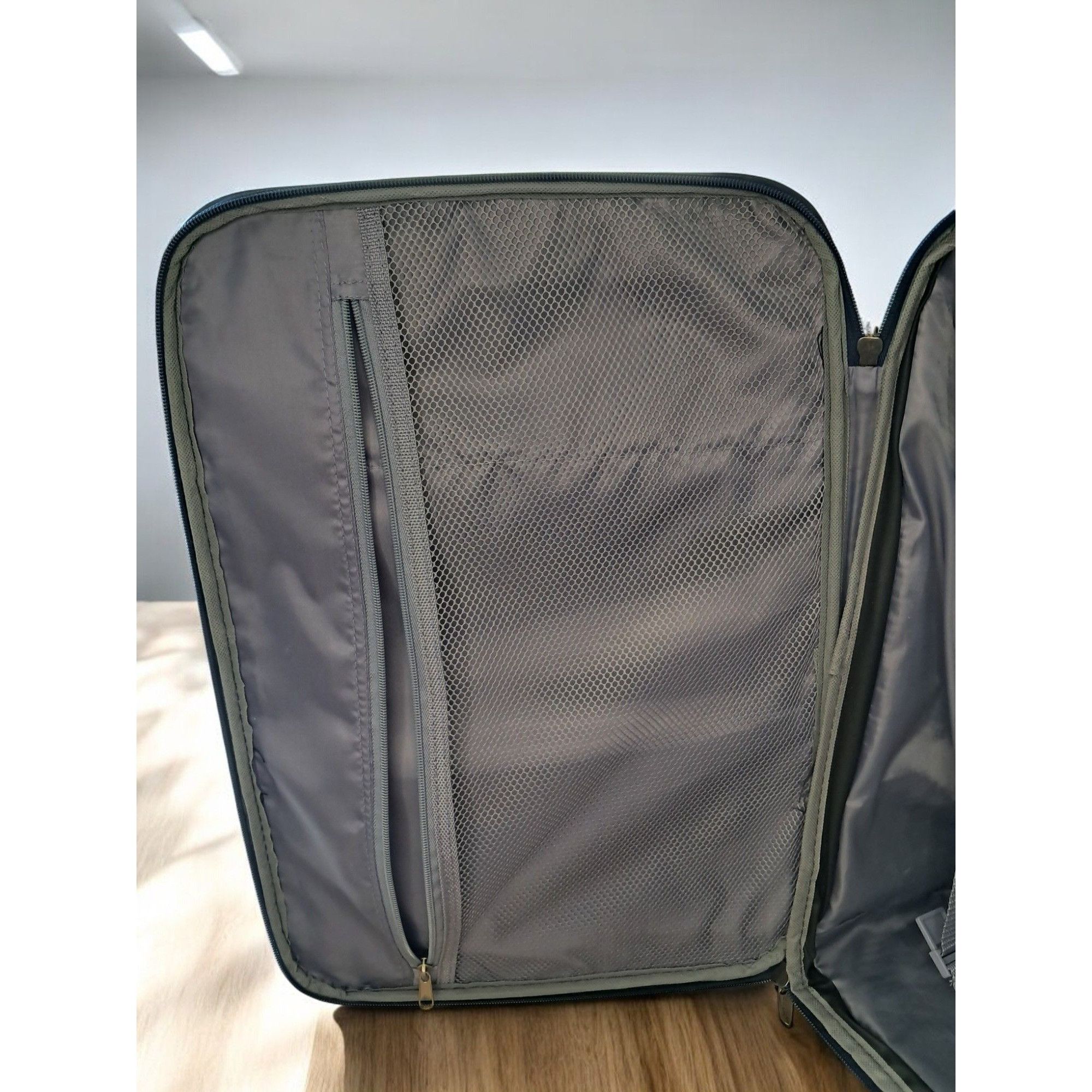 Other Elite 19.5 inch Carry -On Soft Side Lightweight Upright Lugg Size ONE SIZE - 5 Thumbnail