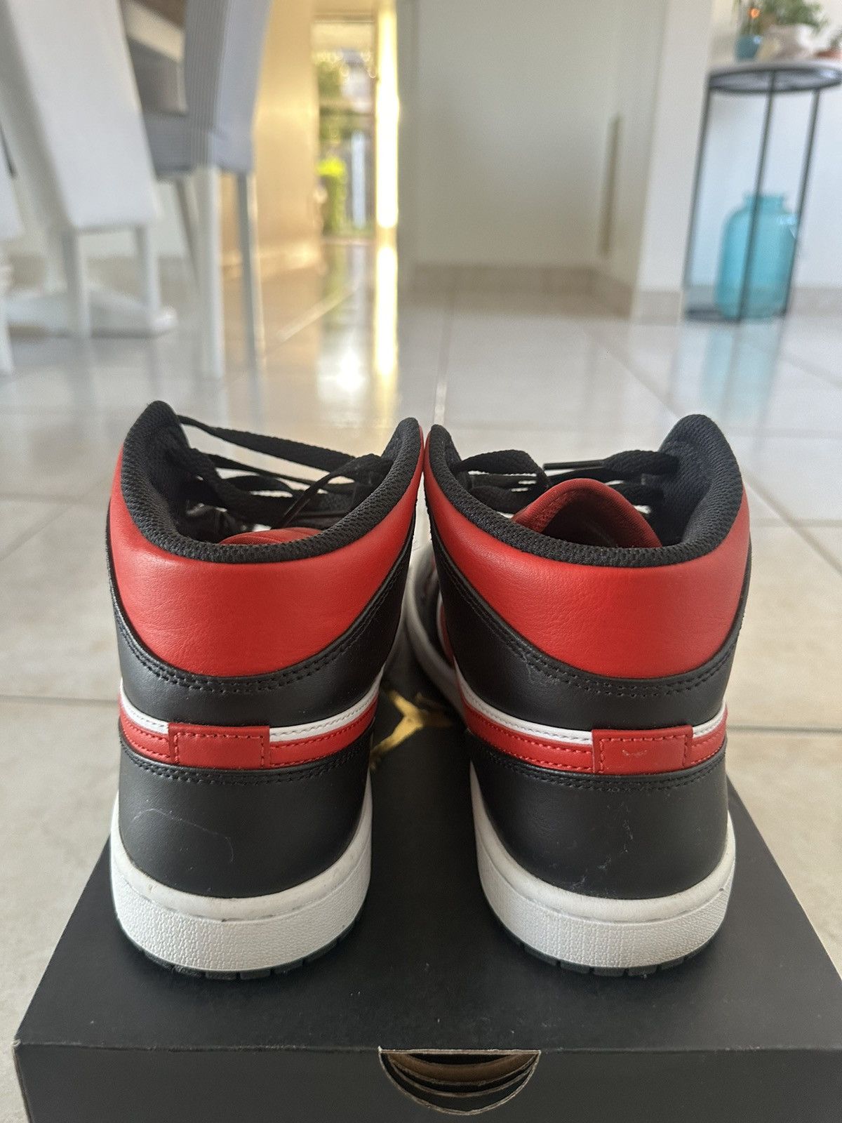 Nike AIR JORDAN 1 MID Size US 7 / EU 40 - 2 Thumbnail