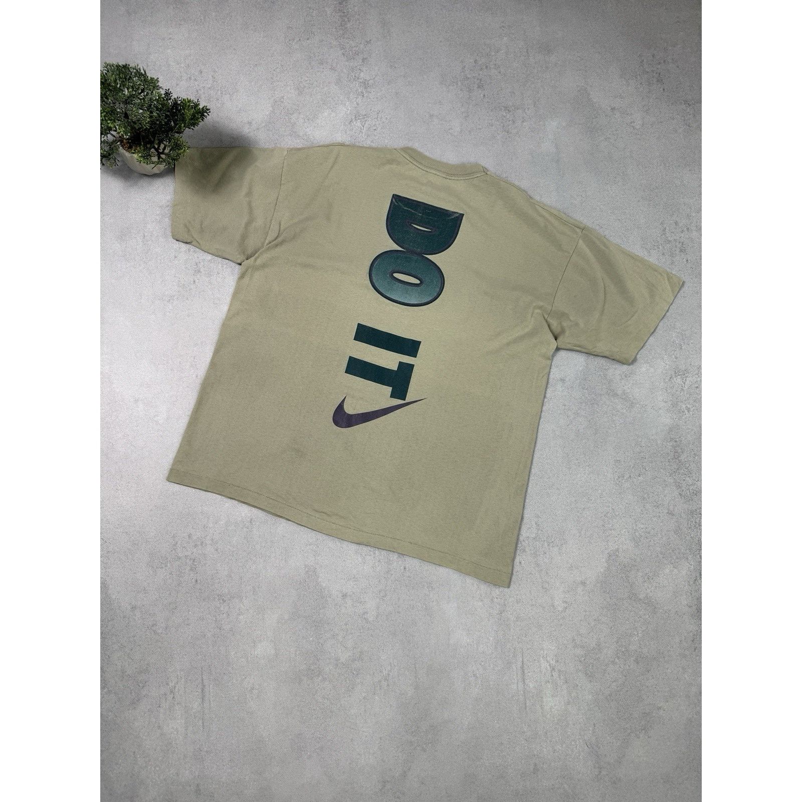 Nike Nike Vintage Big Logo T Shirt Beige Men Size US XL / EU 56 / 4 - 17 Thumbnail