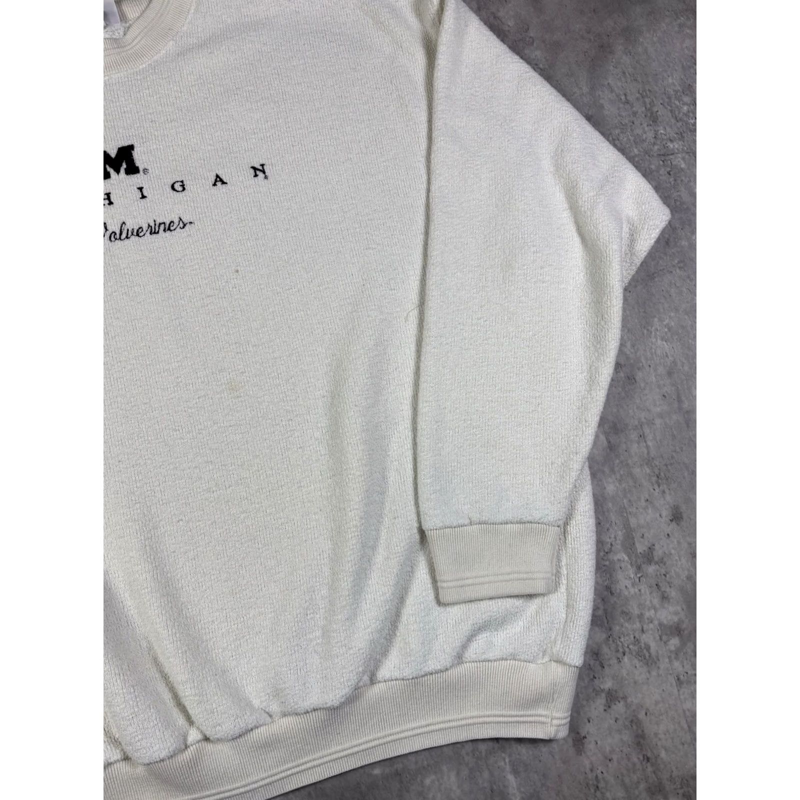 Vintage VINTAGE Michigan Wolverines FLEECE Sweatshirt White 2XL Embroidered Graphic Print Pullover Sweatshirt Men Size US XXL / EU 58 / 5 - 5 Thumbnail