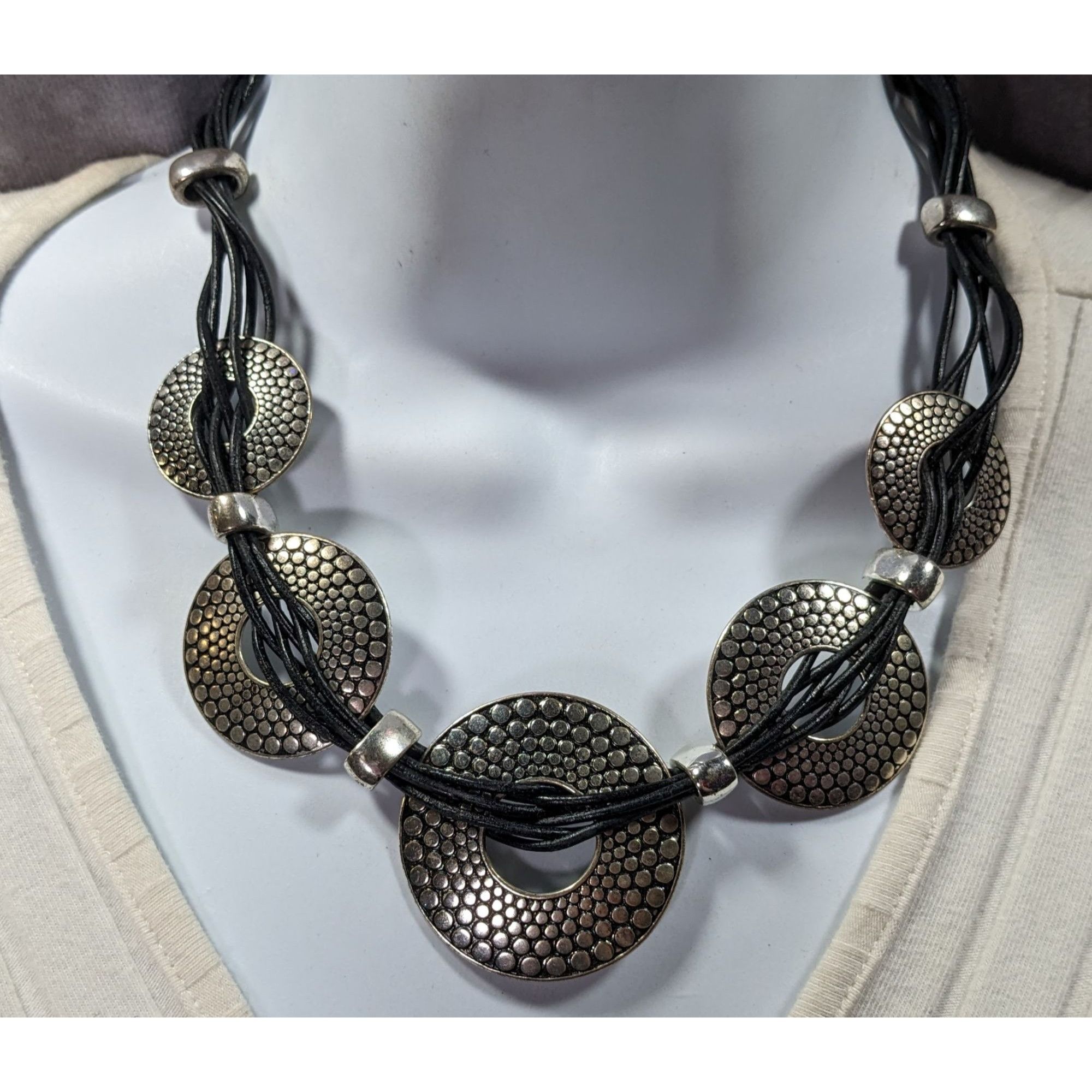 Other St. Thomas Silver Tone Pebble Medallion Statement Necklace Size ONE SIZE - 2 Thumbnail