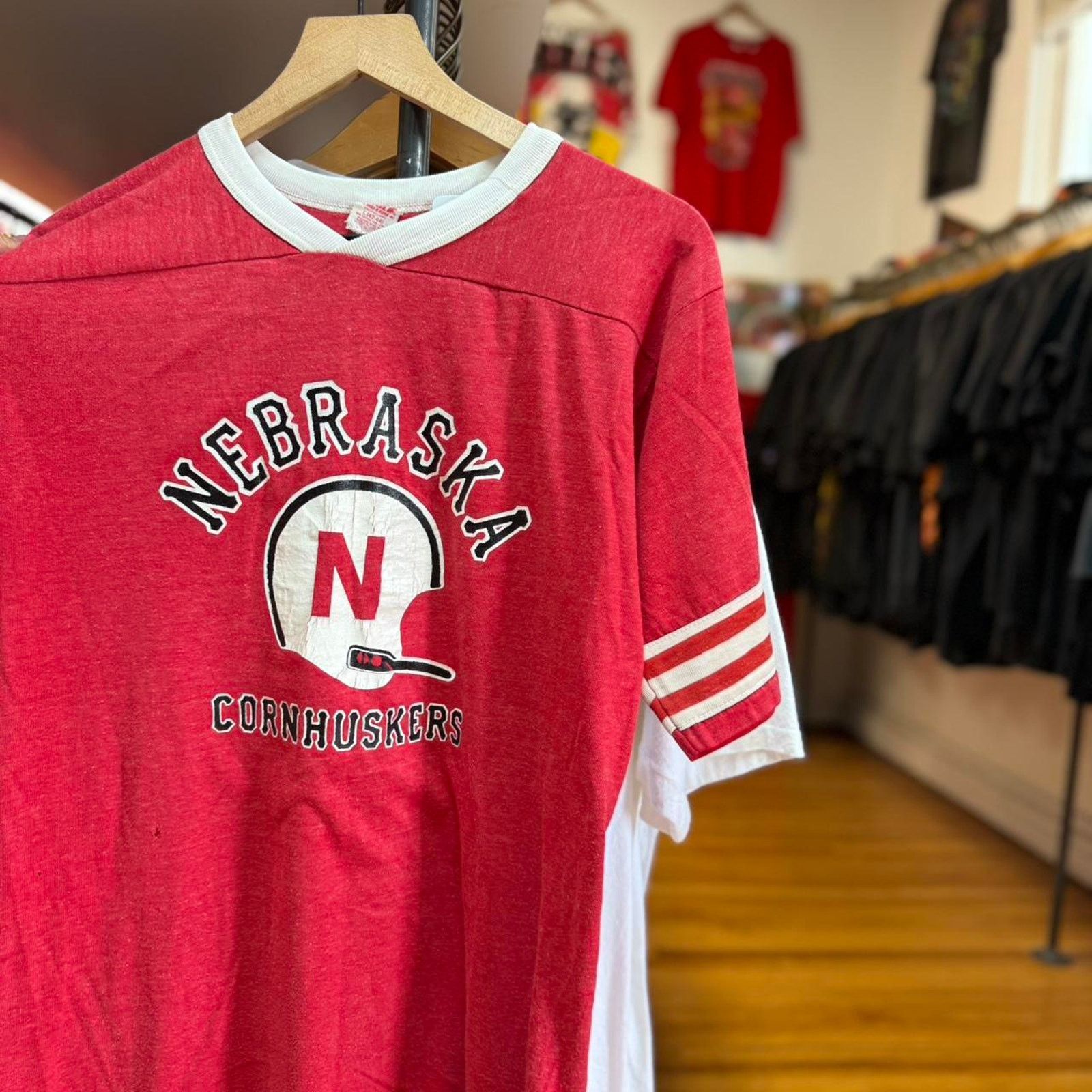 Vintage Vintage 80s Nebraska Huskers Helmet Striped Sleeve T-Shirt Size US L / EU 52-54 / 3 - 1 Thumbnail