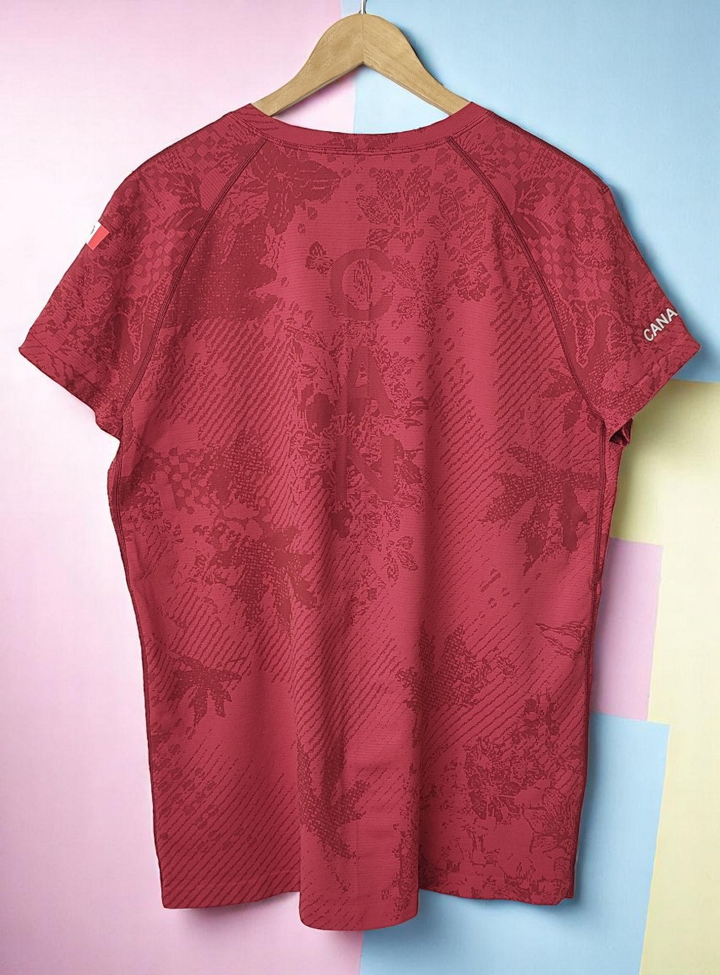 Lululemon Lululemon Team Canada Official Active Tshirt Size US L / EU 52-54 / 3 - 2 Thumbnail