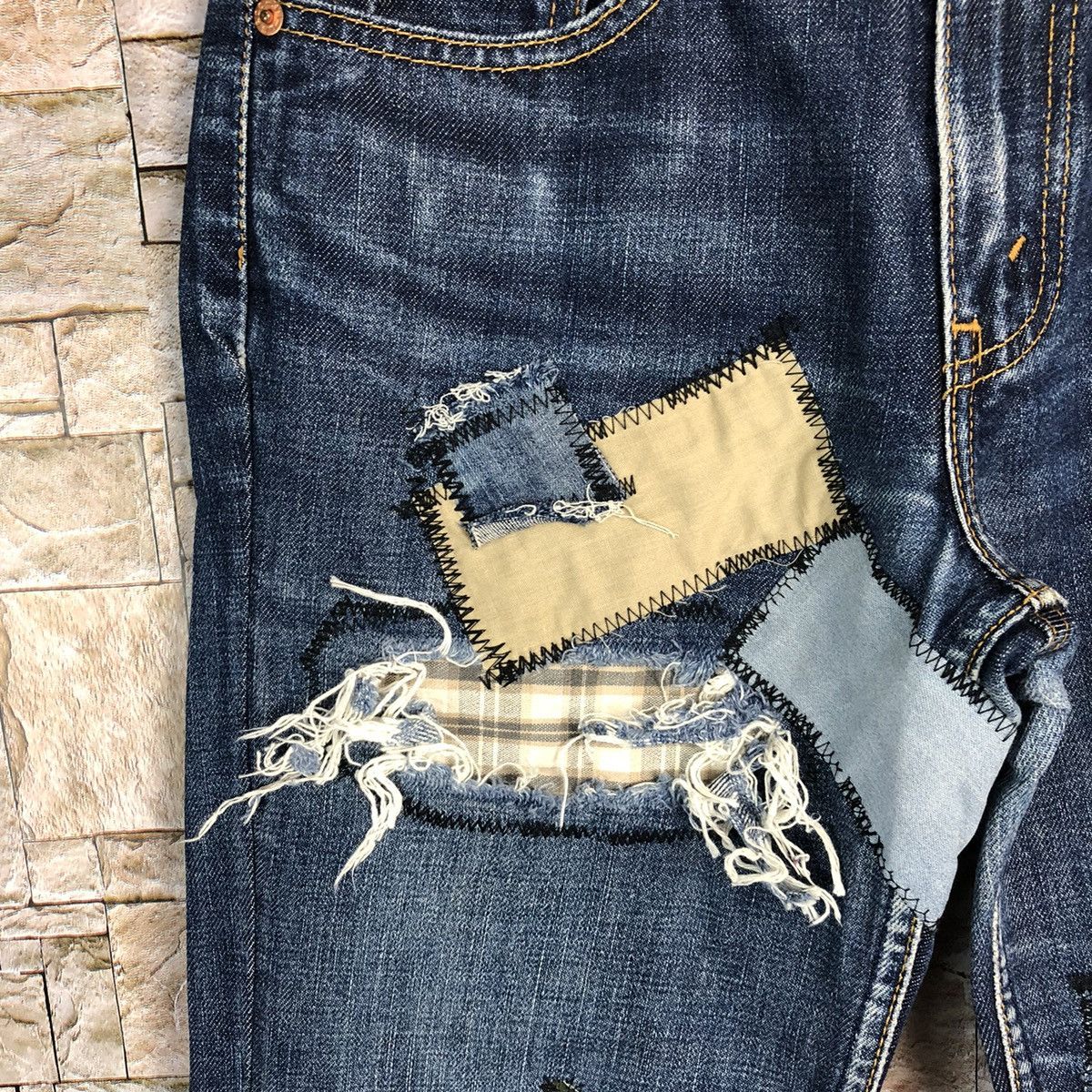 Levi's DL 553 Levis patchwork Distressed ripped Denim jeans #A135 Size US 27 - 10 Thumbnail