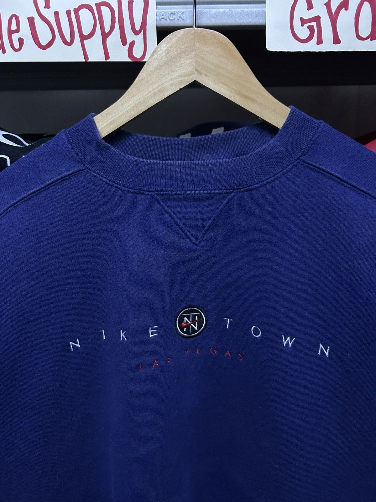Nike Vintage 90s Nike Town Las Vegas sweatshirt Size US XL / EU 56 / 4 - 2 Thumbnail