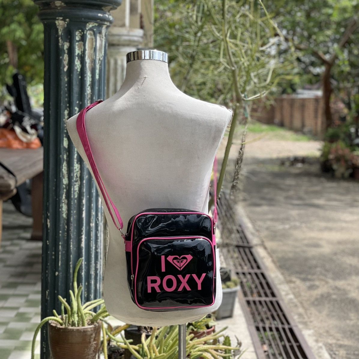 Japanese Brand Roxy Sling Bag Size ONE SIZE - 1 Thumbnail