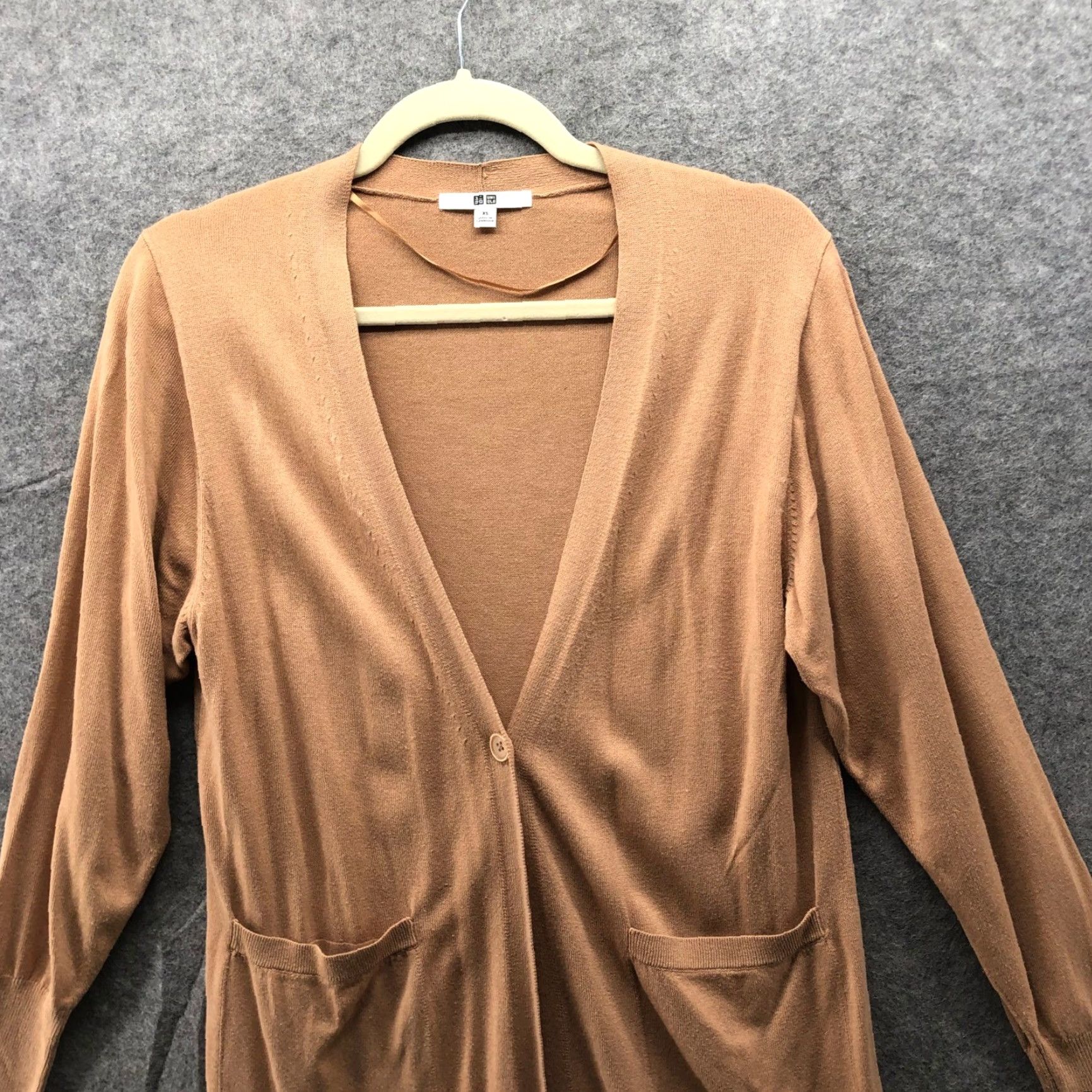 Uniqlo VINTAGE Uniqlo UV Cut Slit Long Cardigan Womens XS Camel V-Neck One Button Lightweight Size XS / US 0-2 / IT 36-38 - 5 Thumbnail