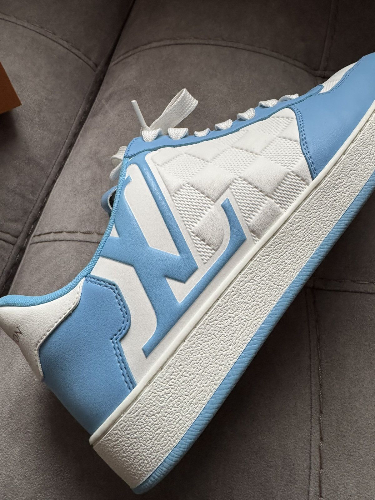 Louis Vuitton LOUIS VUITTON RIVOLI sneakers size UK7 1/2 see all photos!!! Size US 9 / EU 42 - 16 Thumbnail