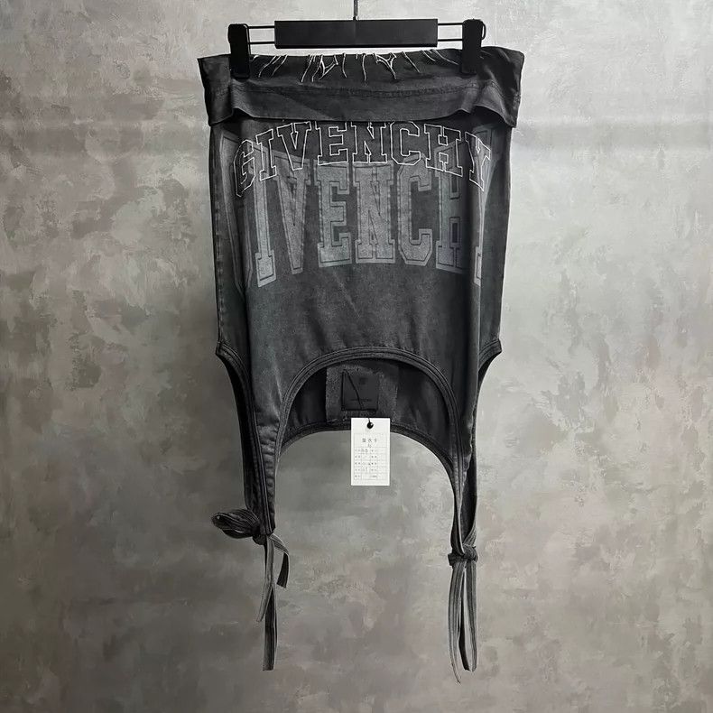 Givenchy Givenchy Size34 Grey Logo Print Reversible Hem Short Skirt Size XXL / US 16-18 / IT 52-54 - 1 Thumbnail