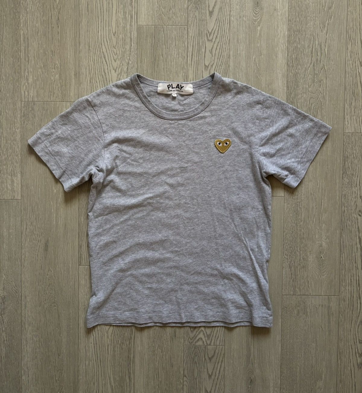 Comme des Garcons × Vintage Vintage Play Comme Des Garcons T Shirt Gold Heart Size M / US 6-8 / IT 42-44 - 1 Thumbnail