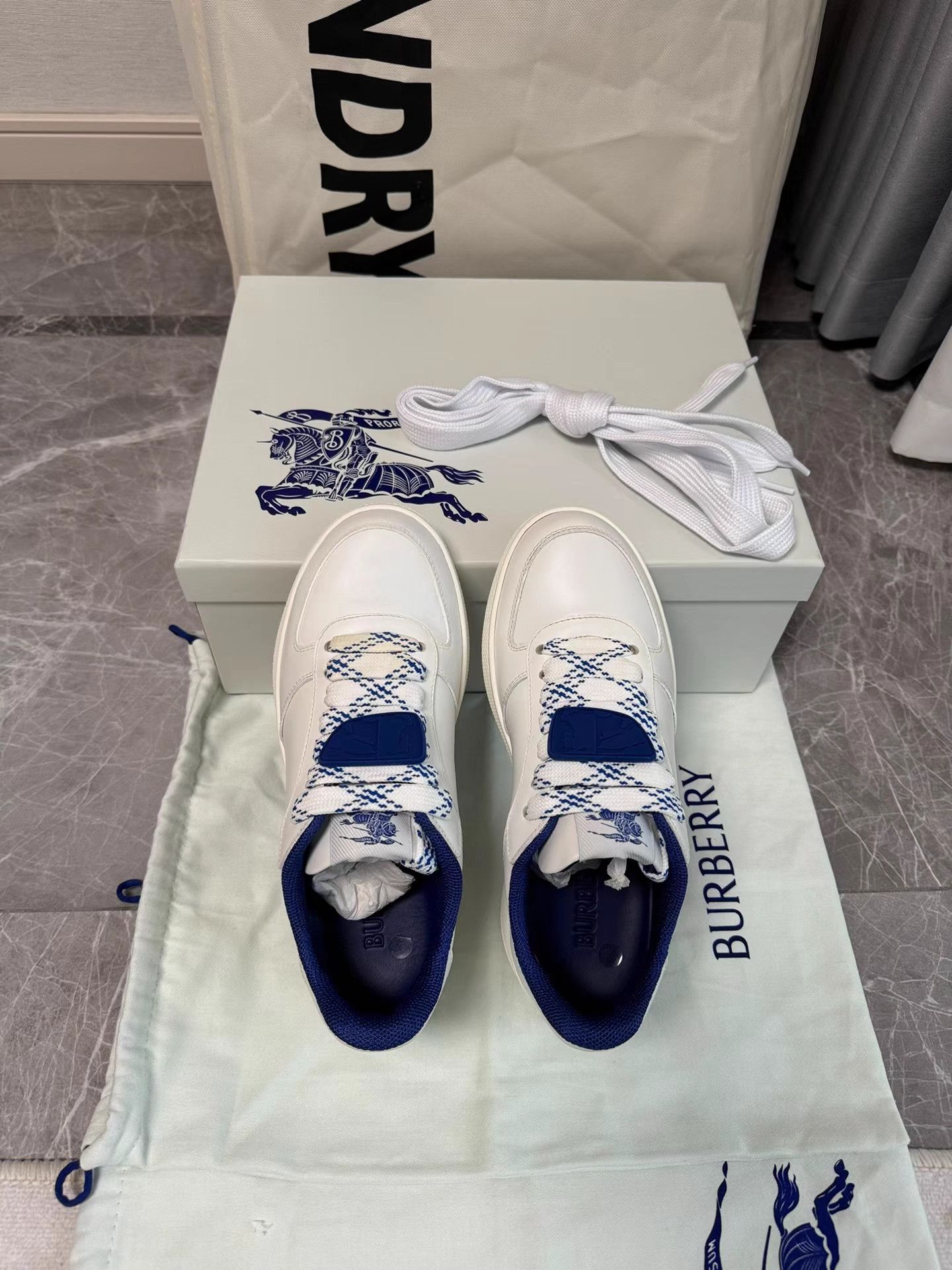 Burberry Burberry Classic White Leather Low-Top Sneakers K6 Size US 6 / IT 36 - 6 Thumbnail