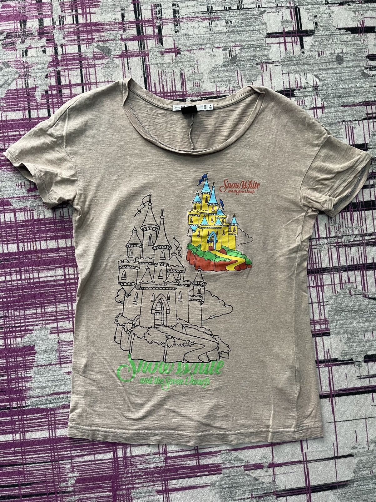 Undercover × Uniqlo VINTAGE UNIQLO X UNDERCOVER SNOW WHITE TEE VERY RARE Size M / US 6-8 / IT 42-44 - 1 Thumbnail