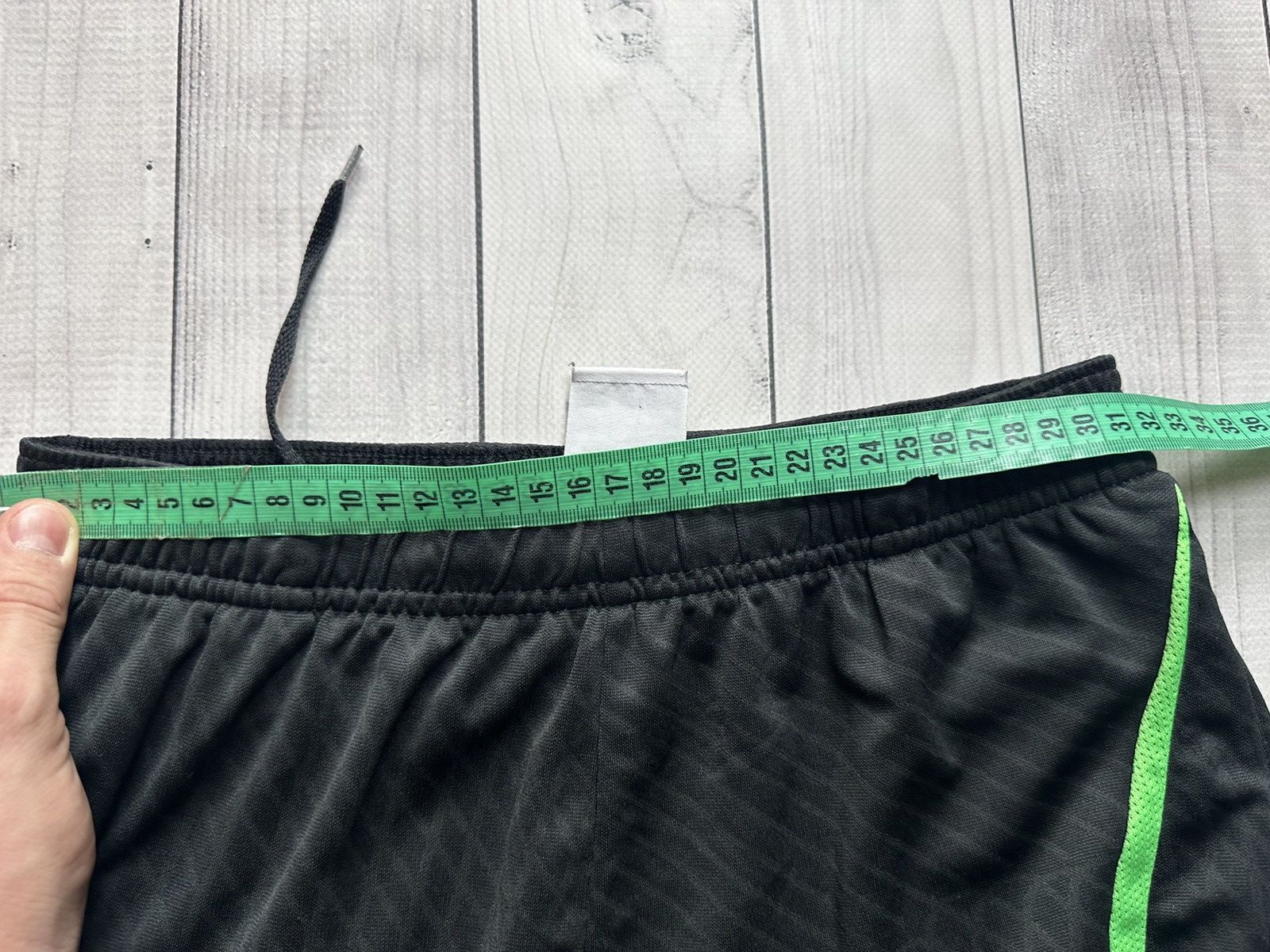 Nike Nike Liverpool soccer shorts logo green line size Xs/S Size US 29 - 11 Thumbnail