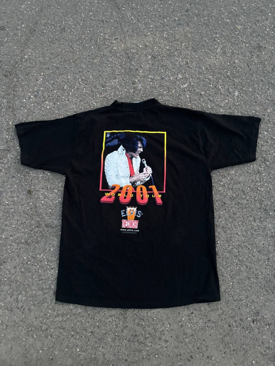 Vintage Vintage Y2K Elvis Presley Wolrd Tour 2001 The Concert T Shir Size US XL / EU 56 / 4 - 7 Thumbnail