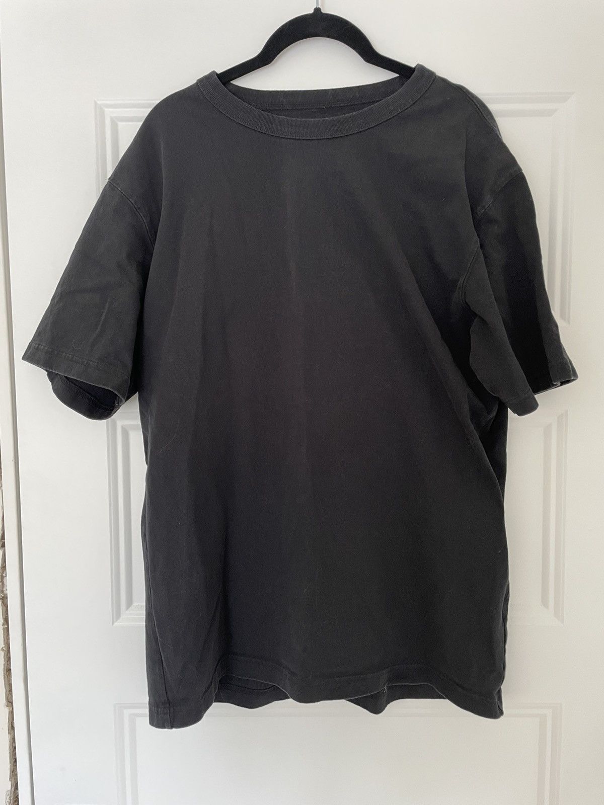 Uniqlo Uniqlo U Black T Shirt Tee Men Large Size US L / EU 52-54 / 3 - 1 Thumbnail