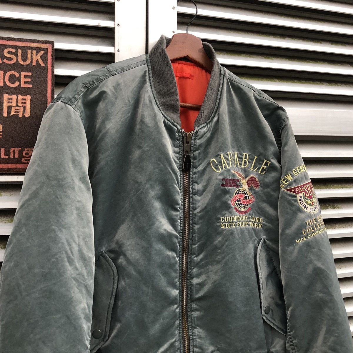 Vintage Vintage Sun Faded CAPABLE Intermediate Ma-1 Bomber Jacket Size US M / EU 48-50 / 2 - 3 Thumbnail